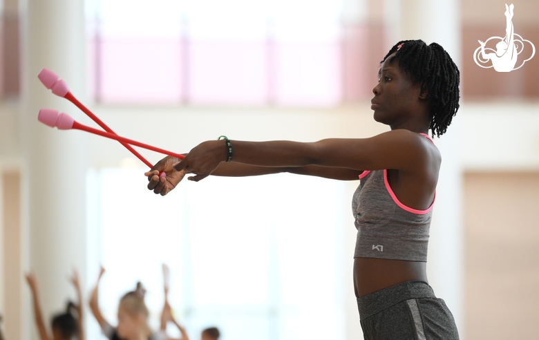 Гимнастка Маланда Майнга Месси Селест во время занятия на сборах в Академии