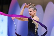 Александра Борисова во время выполнения упражнения с лентой на всероссийском турнире «Кубок "Небесная грация"»