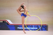 Екатерина Усачева во время упражнения с обручем