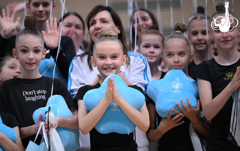 Участницы сборов во время отчетного концерта