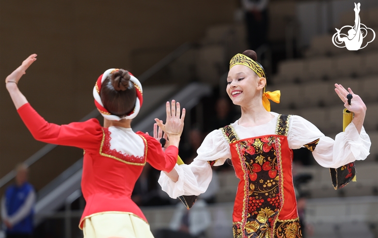 Гимнастки Академии на церемонии открытия второго этапа международного турнира «Кубок сильнейших»