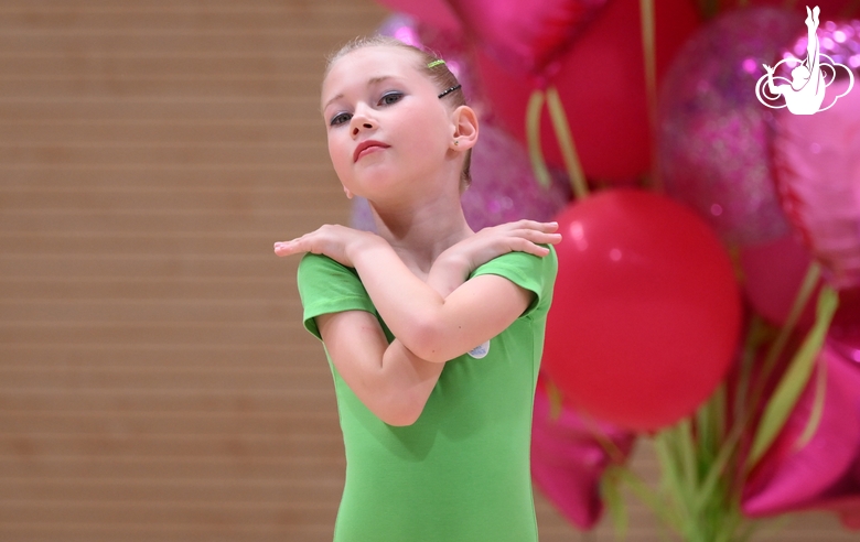 Юная гимнастка на турнире «мАлинка»