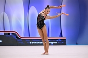 Виктория Беспалова во время выполнения упражнения с булавами на всероссийском турнире «Кубок "Небесная грация"»