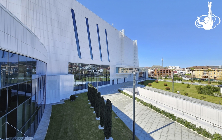 Фасад многофункционального комплекса Академии снаружи