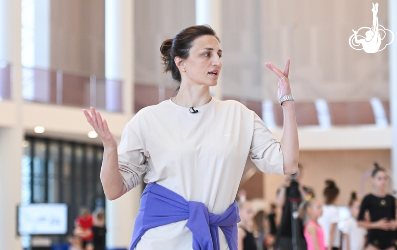 Тренер Ирина Дзюба во время июльских сборов