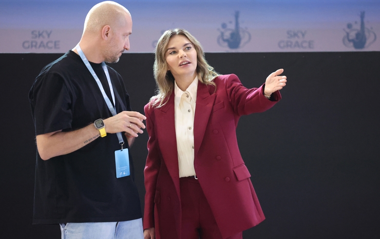 19 ноября 2024. Олимпийская чемпионка Алина Кабаева на арене Aspire Dome перед международным турниром «Кубок "Небесная грация"» в Дохе