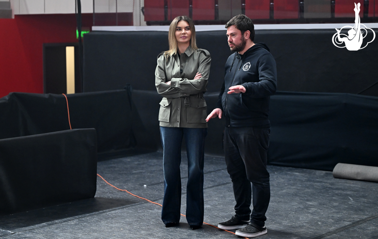 Олимпийская чемпионка Алина Кабаева и технический директор фестиваля «Алина» Георгий Нечунеев в Академии единоборств