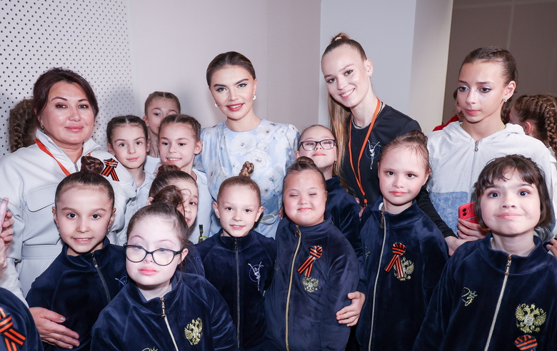 18 апреля 2025 года. Олимпийская чемпионка Алина Кабаева с участниками фестиваля «Алина»-2025