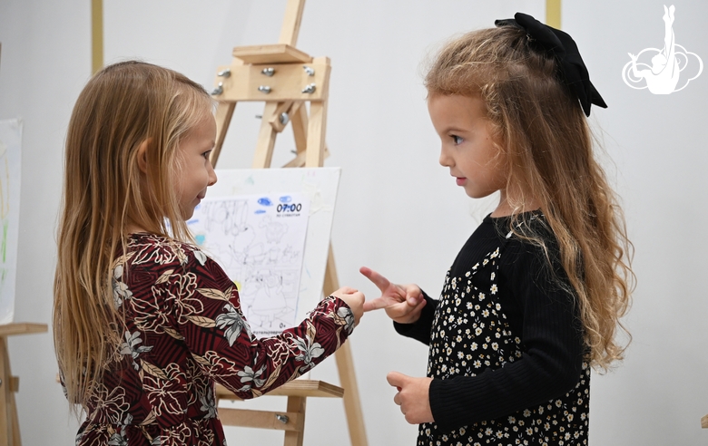 Юные гостьи Академии во время праздника