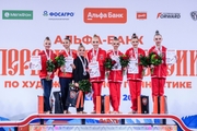 Гимнастки на церемонии награждения