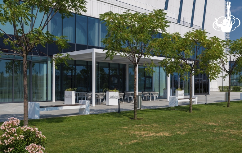 Вид на здание Академии