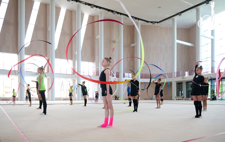 Гимнастки во время восстановительных сборов в Академии