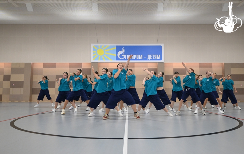 Участники интенсива студии танца Аллы Духовой TODES во время флешмоба