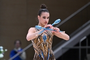 Эльвира Краснобаева во время выполнения упражнения с булавами на всероссийском турнире «Кубок "Небесная грация"»
