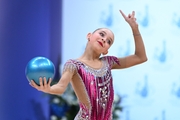 София Ильтерякова во время выполнения упражнения с мячом на всероссийском турнире «Кубок "Небесная грация"»