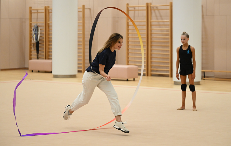 2 ноября 2025 года. Олимпийская чемпионка Алина Кабаева во время тренировки в Академии