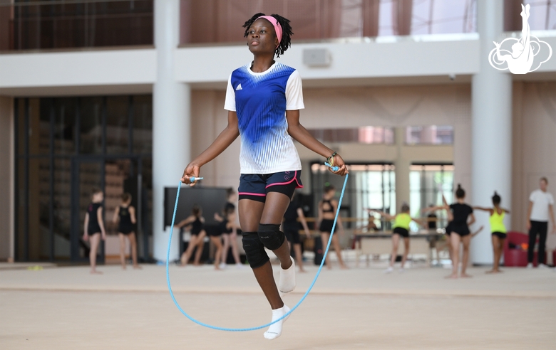 Гимнастка Маланда Майнга Месси Селест во время занятия на сборах в Академии