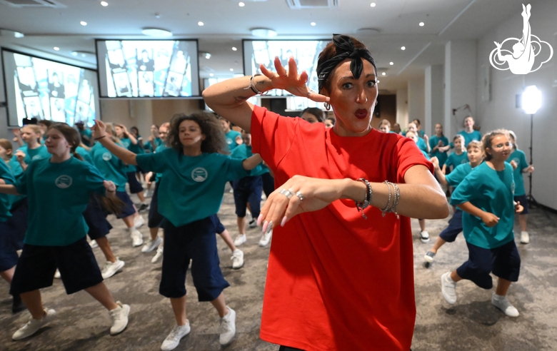 Солистка Театра Аллы Духовой TODES Екатерина Куроченко во время мастер-класса