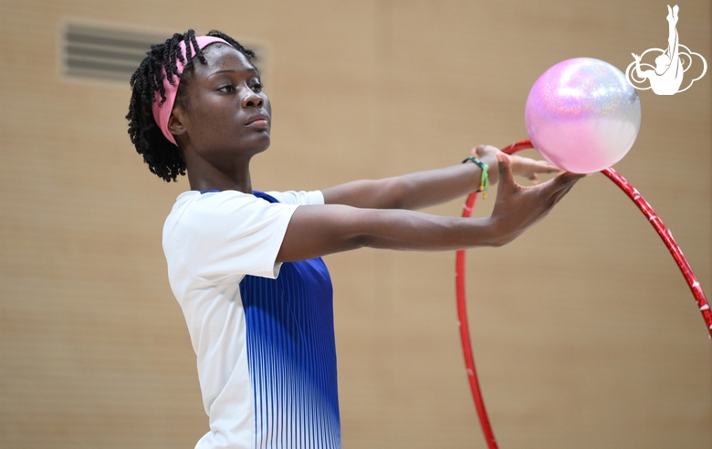 Гимнастка Маланда Майнга Месси Селест во время занятия на сборах в Академии