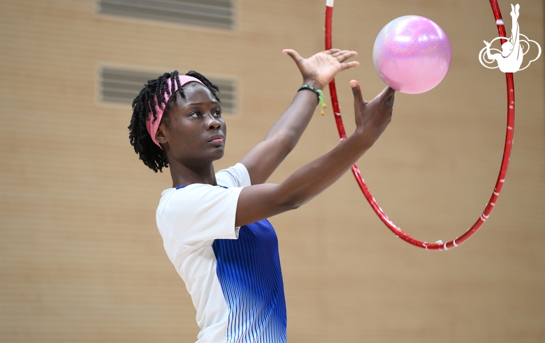Гимнастка Маланда Майнга Месси Селест во время занятия на сборах в Академии