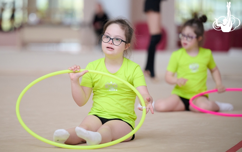 Участницы сборов во время тренировки