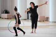 Ксения Савинова и хореограф Ирина Зеновка во время тренировки