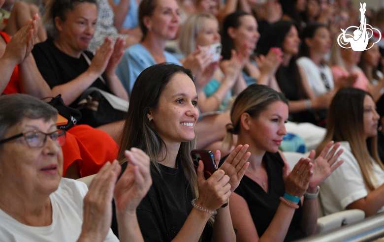 Зрители во время отчетного концерта