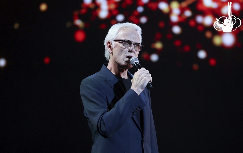 Заслуженный артист России Александр Маршал в номере «Семья».