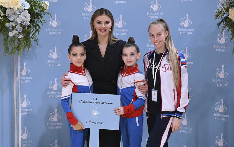 28 ноября 2024. Олимпийская чемпионка Алина Кабаева и участницы турнира для партнеров Международной Ассоциации клубов «Небесная грация»