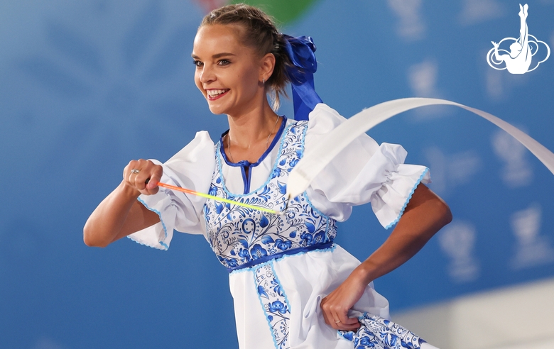 Дина Аверина во время церемонии открытия соревнований