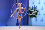 Каролина Пахтусова во время выполнения упражнения с мячом на всероссийском турнире «Кубок "Небесная грация"»