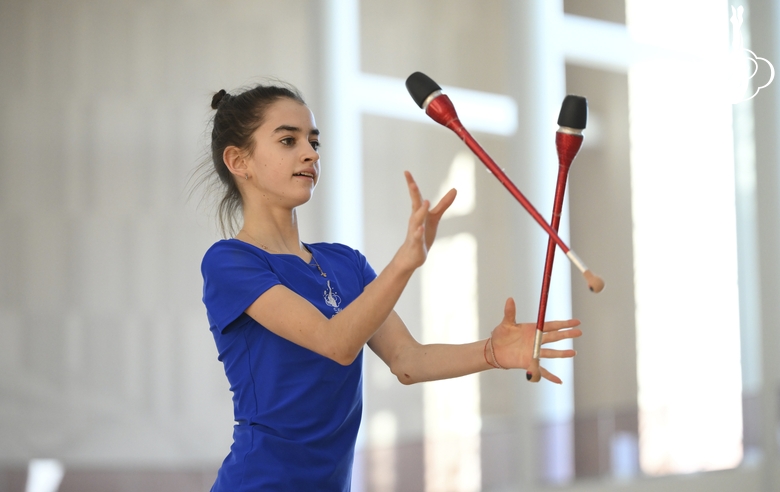 Анна Вакуленко во время упражнения с булавами