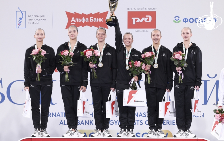 Групповички Нижнего Новгорода во время церемонии награждения