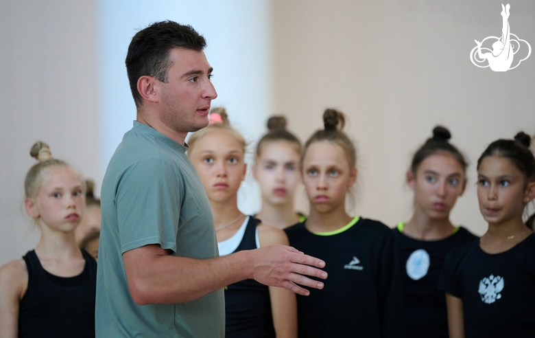 Занятия гимнасток под руководством хореографа сборной России Кирилла Баркана