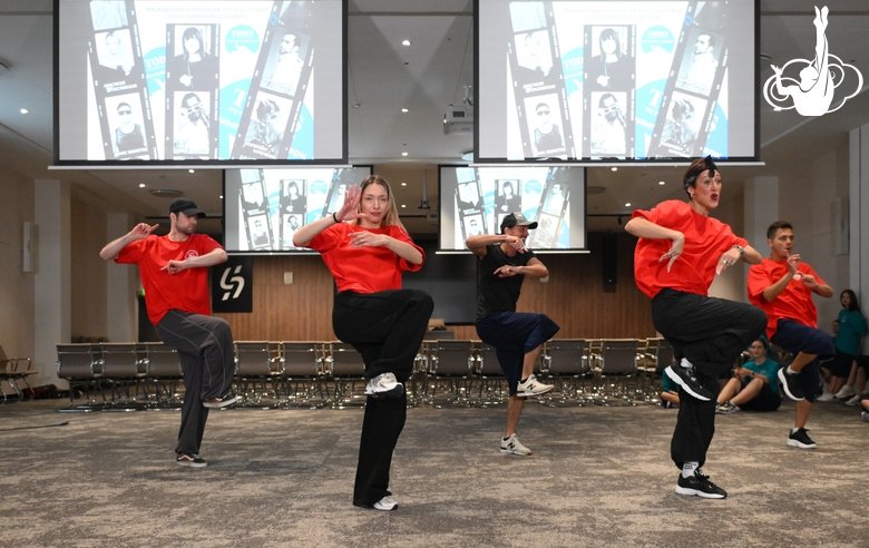 Солисты Театра Аллы Духовой TODES Мартин Сцибор-Гурковский, Анастасия Сословская, Павел Волосов, Екатерина Куроченко, Денис Ишметов во время мастер-класса