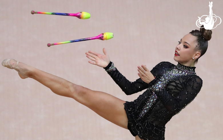 Упражнение с булавами. София Бернат (Венгрия)