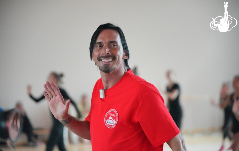 Cолист Театра Аллы Духовой TODES Павел Волосов во время мастер-класса