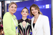 Олимпийская чемпионка Алина Кабаева с гимнасткой Лолой Джураевой и тренером Инарой Саттаровой на этапе «Кубка сильнейших» в Академии