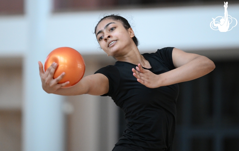 Гимнастка Кимая Карле во время тренировки в Академии