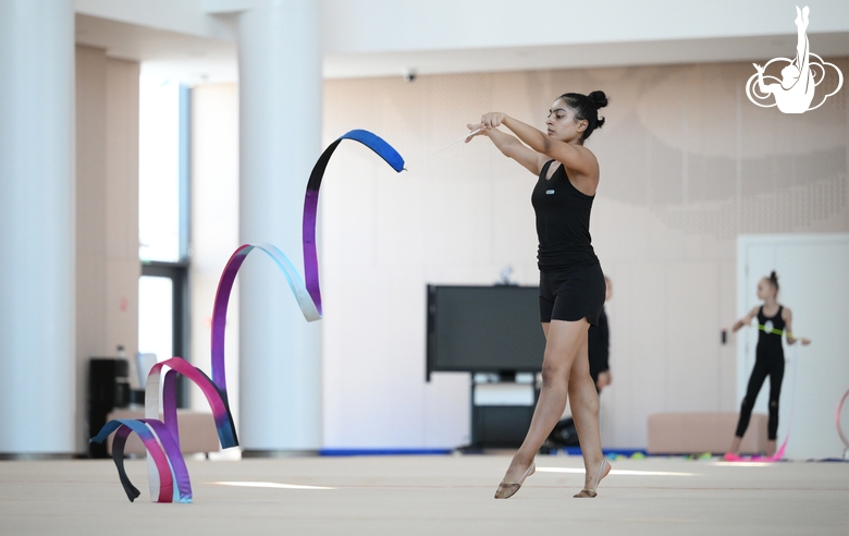 Гимнастка Кимая Карле во время тренировки в Академии