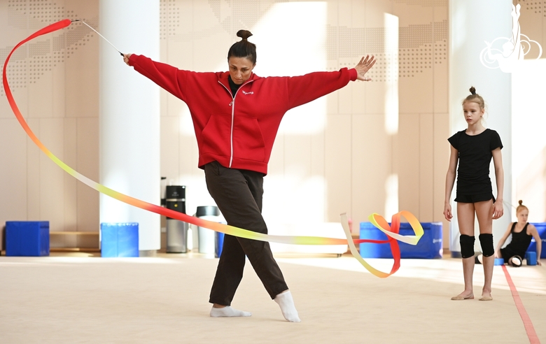 Тренер Академии Ирина Дзюба во время занятия