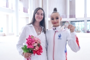 Тренер Елизавета Чернова и воспитанница Академии Яна Заикина из Волгограда с серебряной медалью