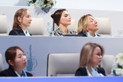 Олимпийская чемпионка Алина Кабаева следит за выступлениями участниц вместе с судьями