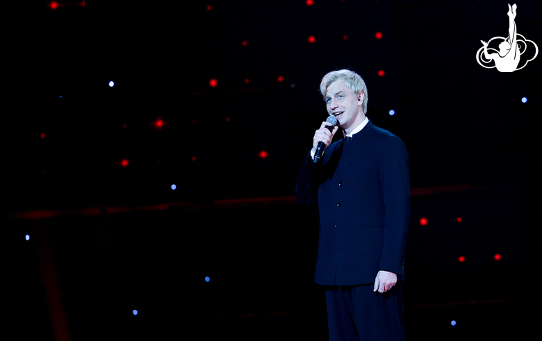 Алексей Гоман исполняет песню в номере «Последний поклон. Память поколений»