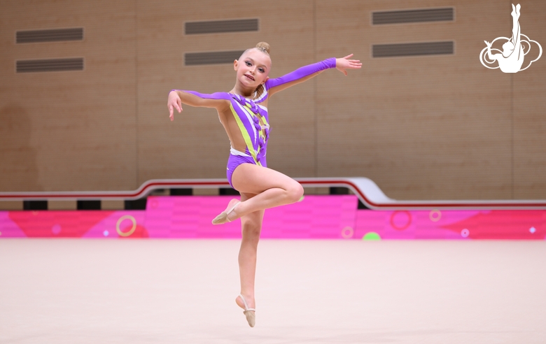Юная гимнастка на турнире «мАлинка»
