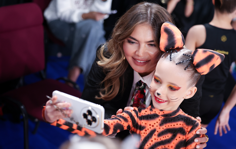 22 августа 2025 года. Олимпийская чемпионка Алина Кабаева и юные гимнастки на «Кубке сильнейших спортсменов Российской Федерации и Республики Беларусь»