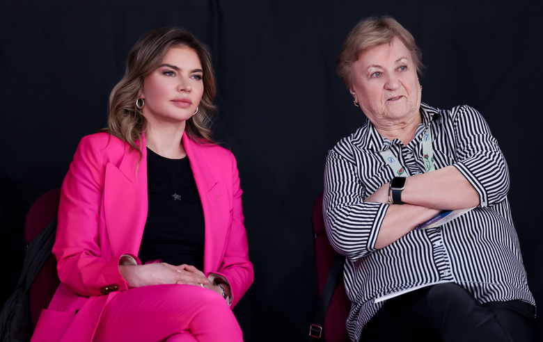 2 мая 2025 года. Олимпийская чемпионка Алина Кабаева — на опробовании ковра перед стартом 1-го этапа международного турнира «Кубок сильнейших»