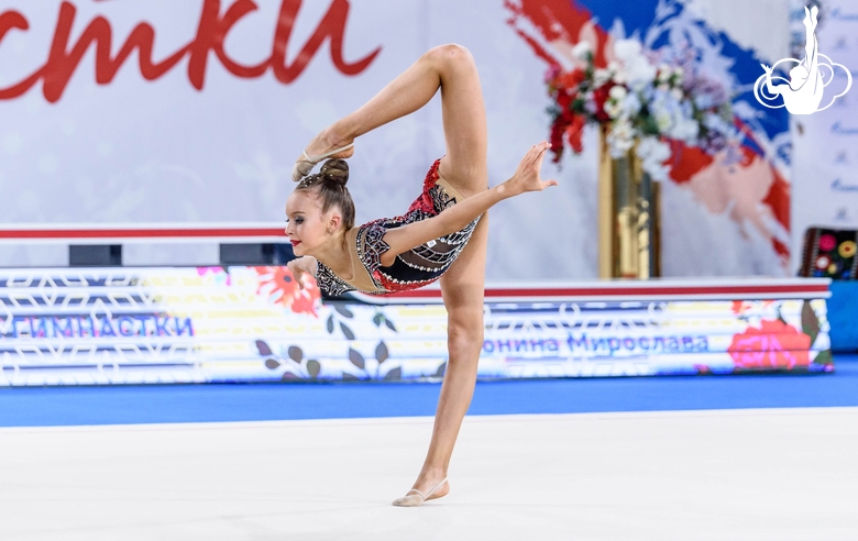 Мирослава Монина в низком кольце