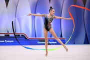 Полина Семенова во время выполнения упражнения с лентой на всероссийском турнире «Кубок "Небесная грация"»