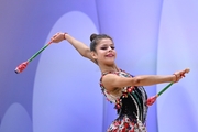 Каролина Тарасова во время выполнения упражнения с булавами на всероссийском турнире «Кубок "Небесная грация"»